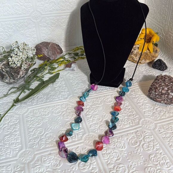 Mother Of Pearl Colored Bead Necklace 21” - Picture 2 of 15